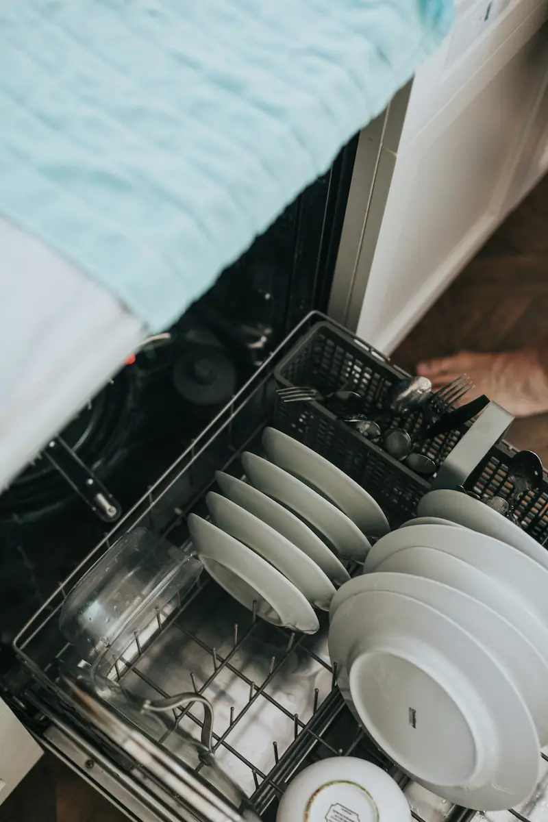 Stacking a dishwasher